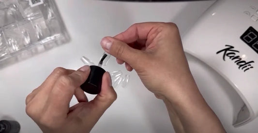 PÅSÆTNING AF EP GEL TIPS, MED GEL TIP GLUE